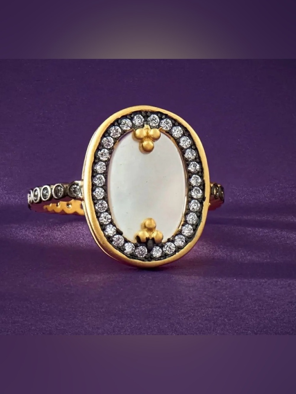 Frieda Rothman IMPERIAL OVAL MOTHER OF PEARL COCKTAIL RING